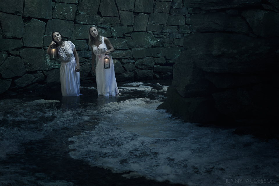 sisters, conceptual, portrait, porträtt, syster, Göteborg, Sweden, ice, water, lantern, fairytale, Peter Pan, moat, cellarn, nightgown, Allra käraste syster, Most Beloved Sister